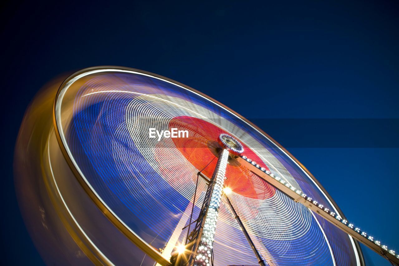 Blurred motion of ferris wheel