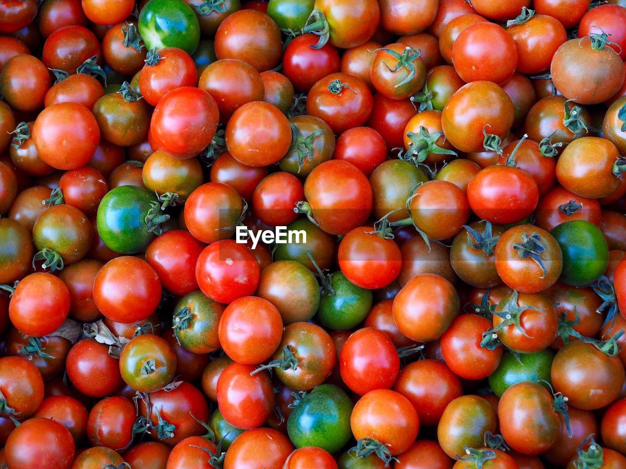 FULL FRAME SHOT OF ORANGES