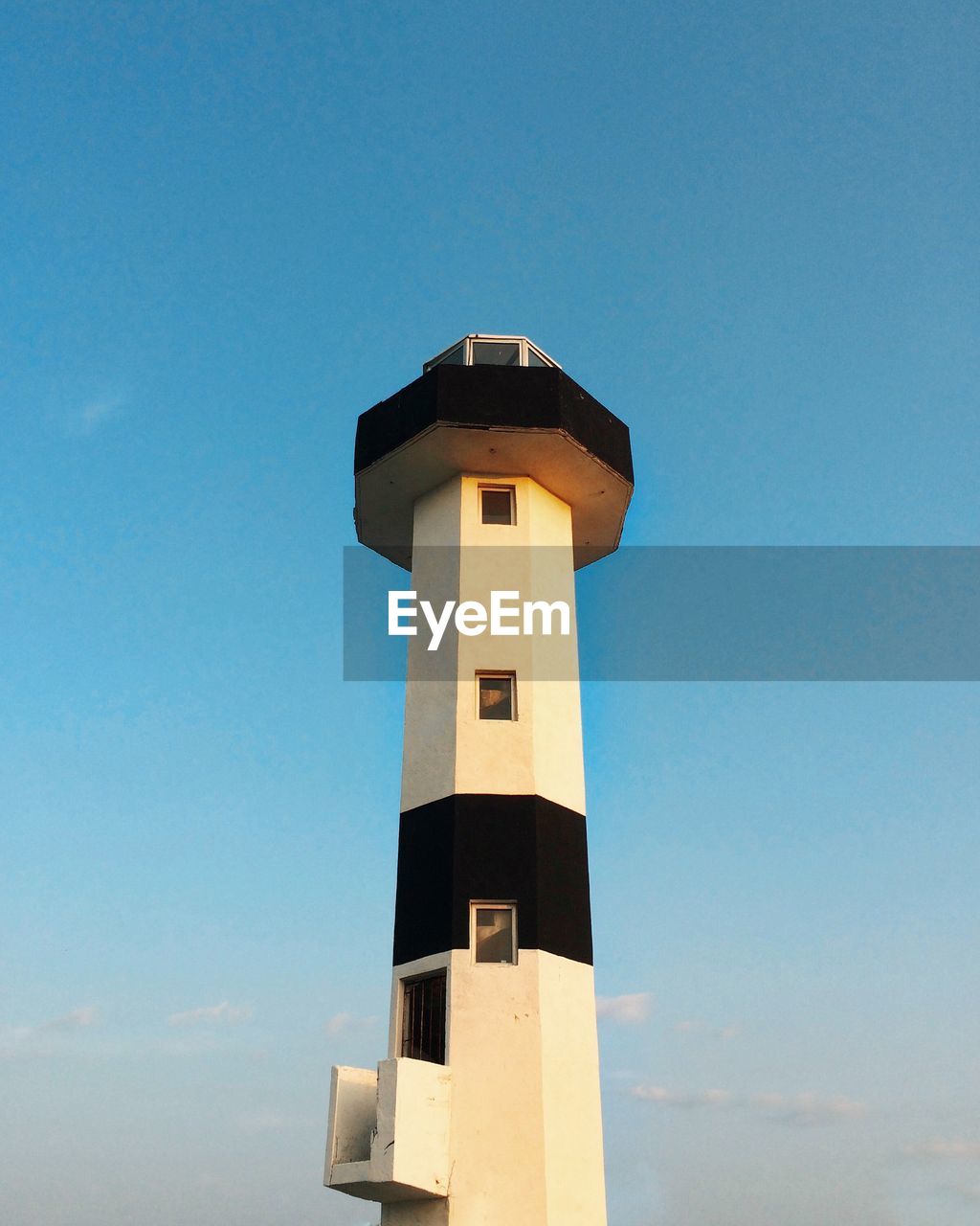 LOW ANGLE VIEW OF LIGHTHOUSE AGAINST CLEAR SKY