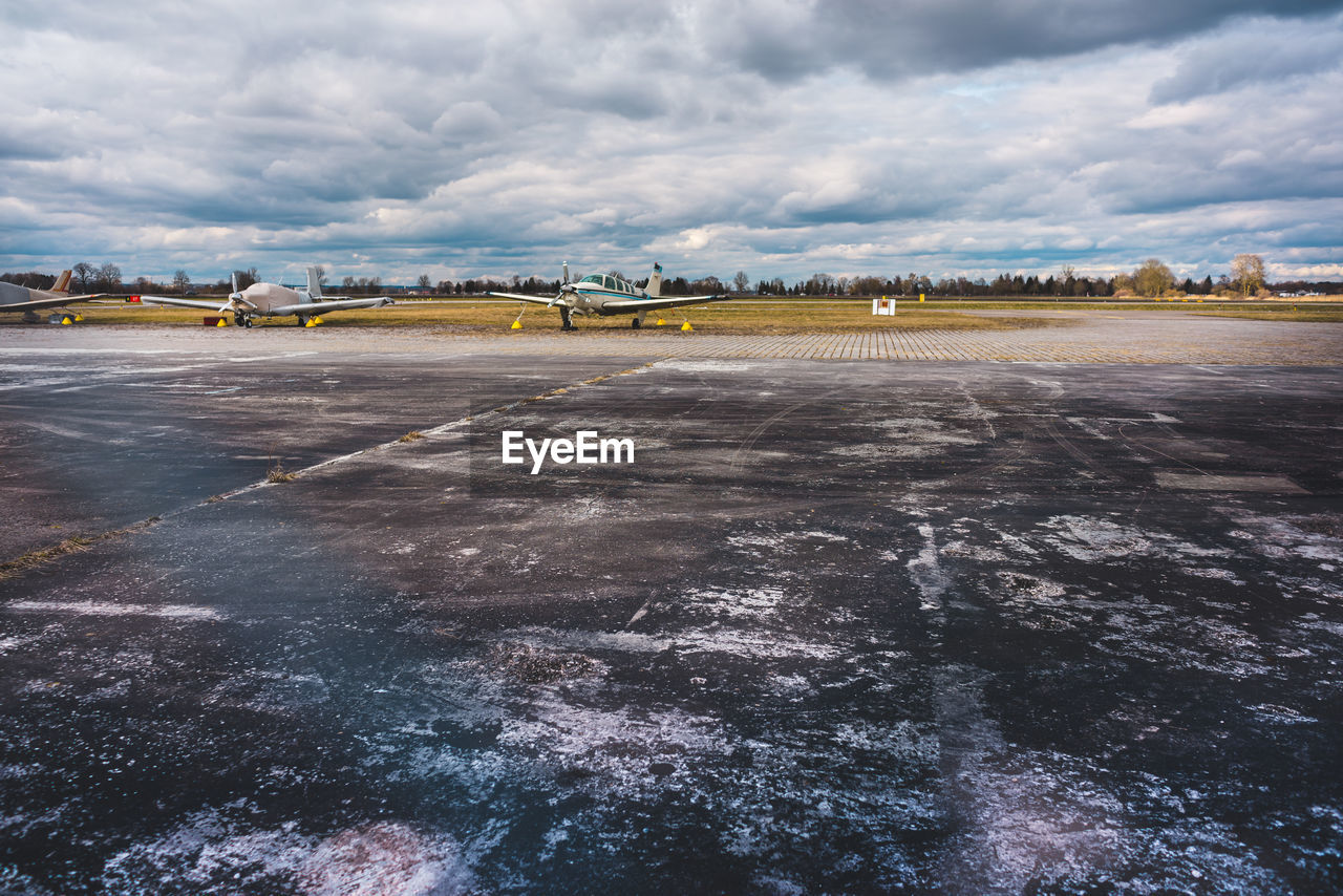 VIEW OF AIRPORT RUNWAY AGAINST SKY