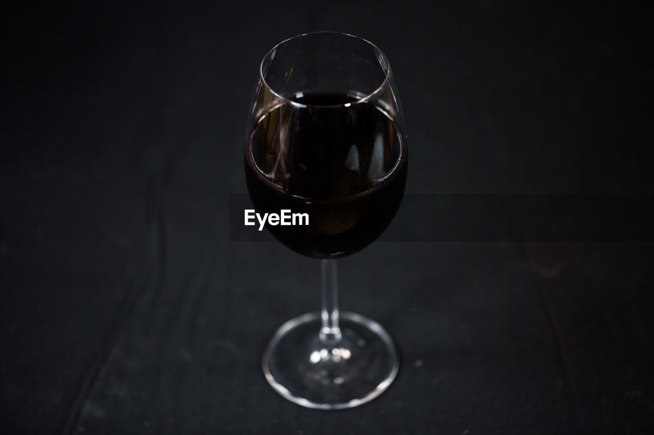 CLOSE-UP OF WINEGLASS ON TABLE