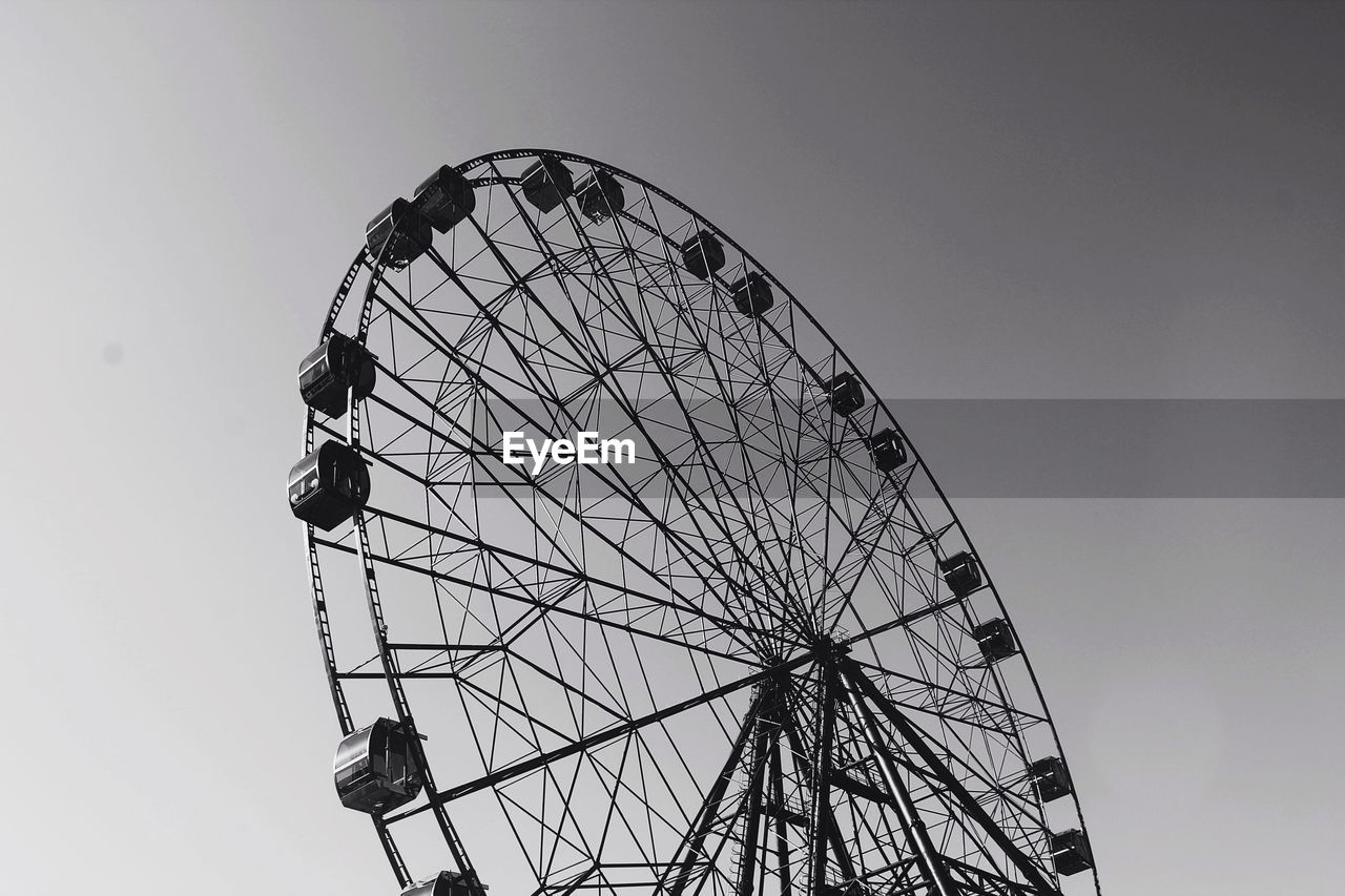 LOW ANGLE VIEW OF SILHOUETTE FERRIS WHEEL AGAINST SKY