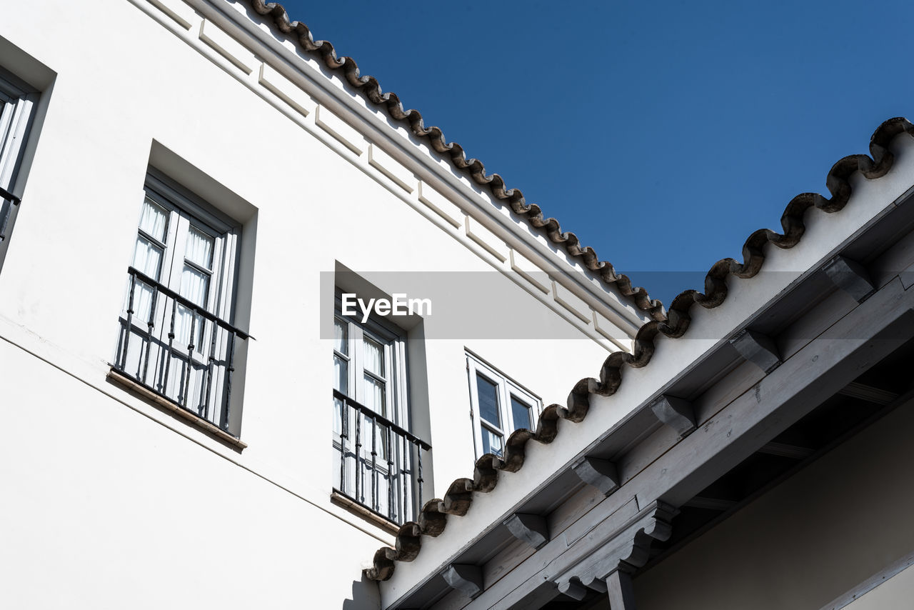 LOW ANGLE VIEW OF BUILT STRUCTURE AGAINST CLEAR SKY