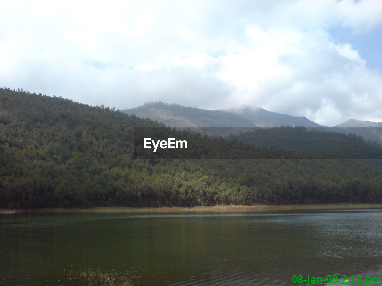 SCENIC VIEW OF RIVER AND MOUNTAIN AGAINST SKY