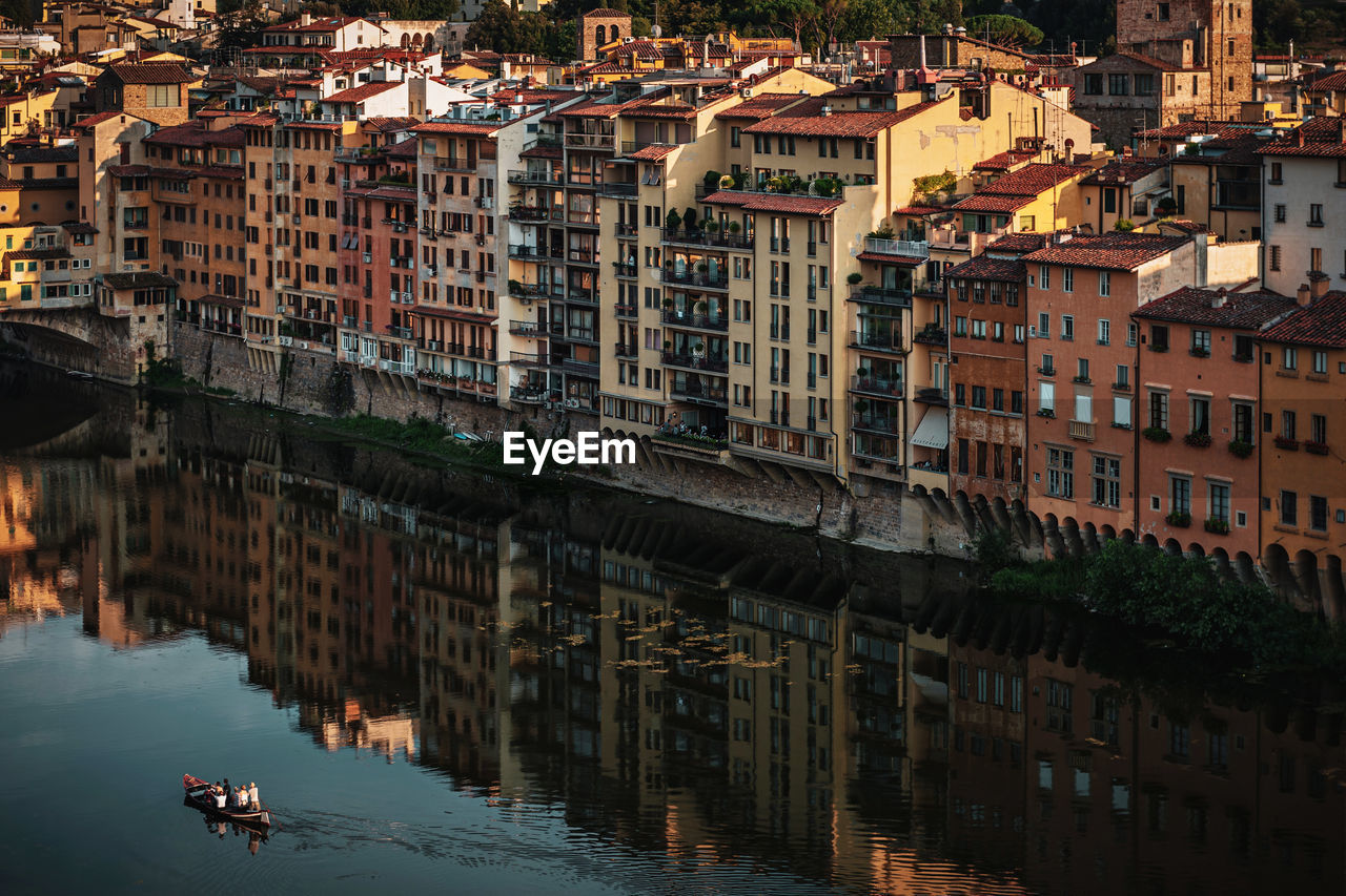 AERIAL VIEW OF BRIDGE AND BUILDINGS IN CITY