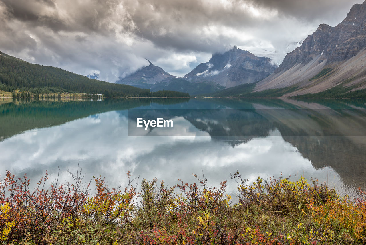 Panoramic view of lake and mountains against sky