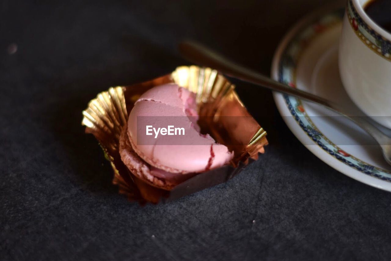 HIGH ANGLE VIEW OF CHOCOLATE CAKE IN PLATE ON BLACK BACKGROUND