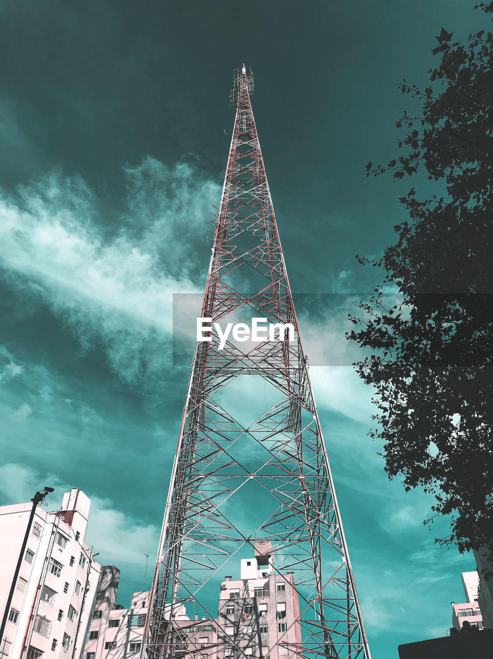 LOW ANGLE VIEW OF FERRIS WHEEL IN CITY