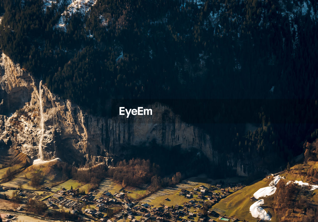 SCENIC VIEW OF MOUNTAIN