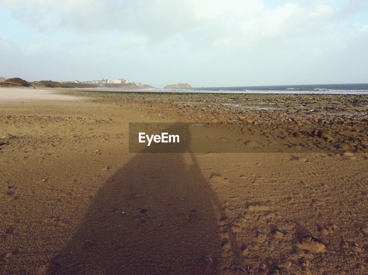 CLOSE-UP OF BEACH AGAINST SKY