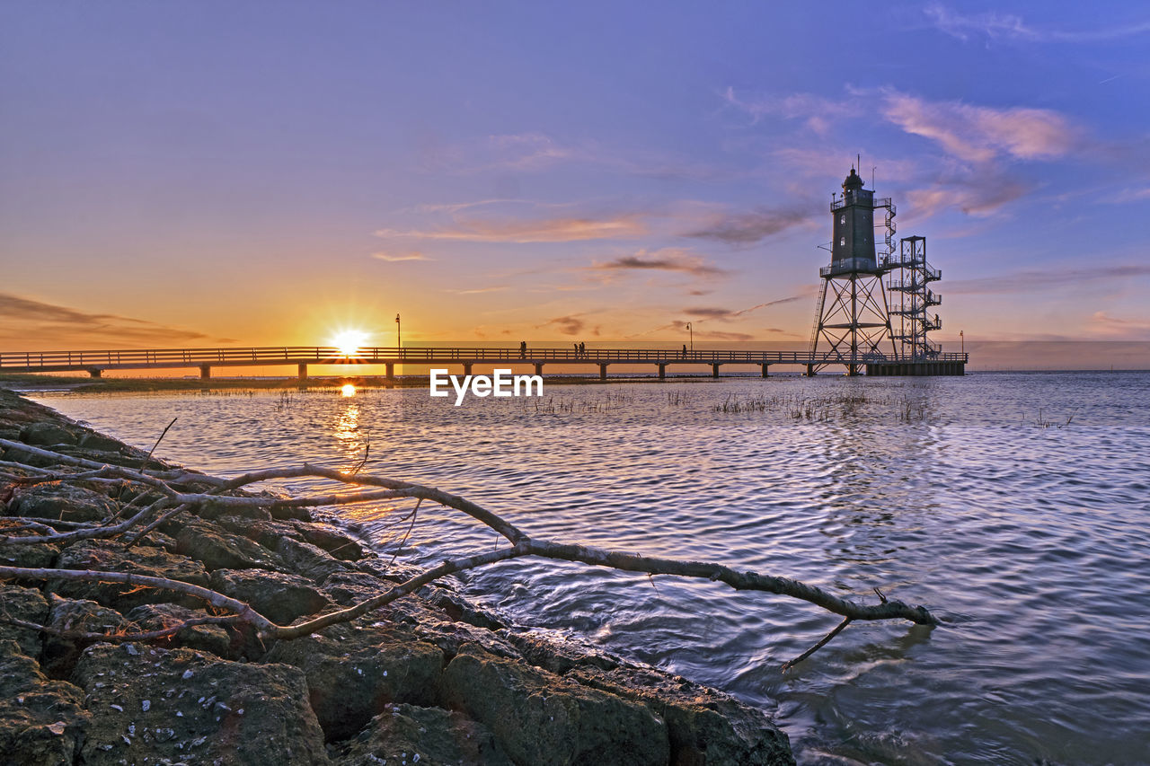 SCENIC VIEW OF SEA AGAINST ORANGE SKY