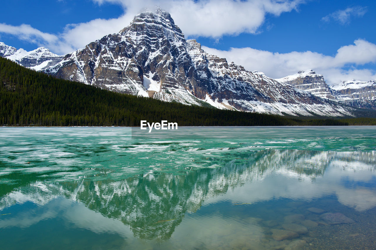 IDYLLIC VIEW OF SNOWCAPPED MOUNTAINS AGAINST SKY