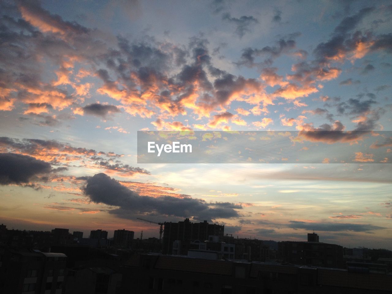 VIEW OF CITYSCAPE AT SUNSET