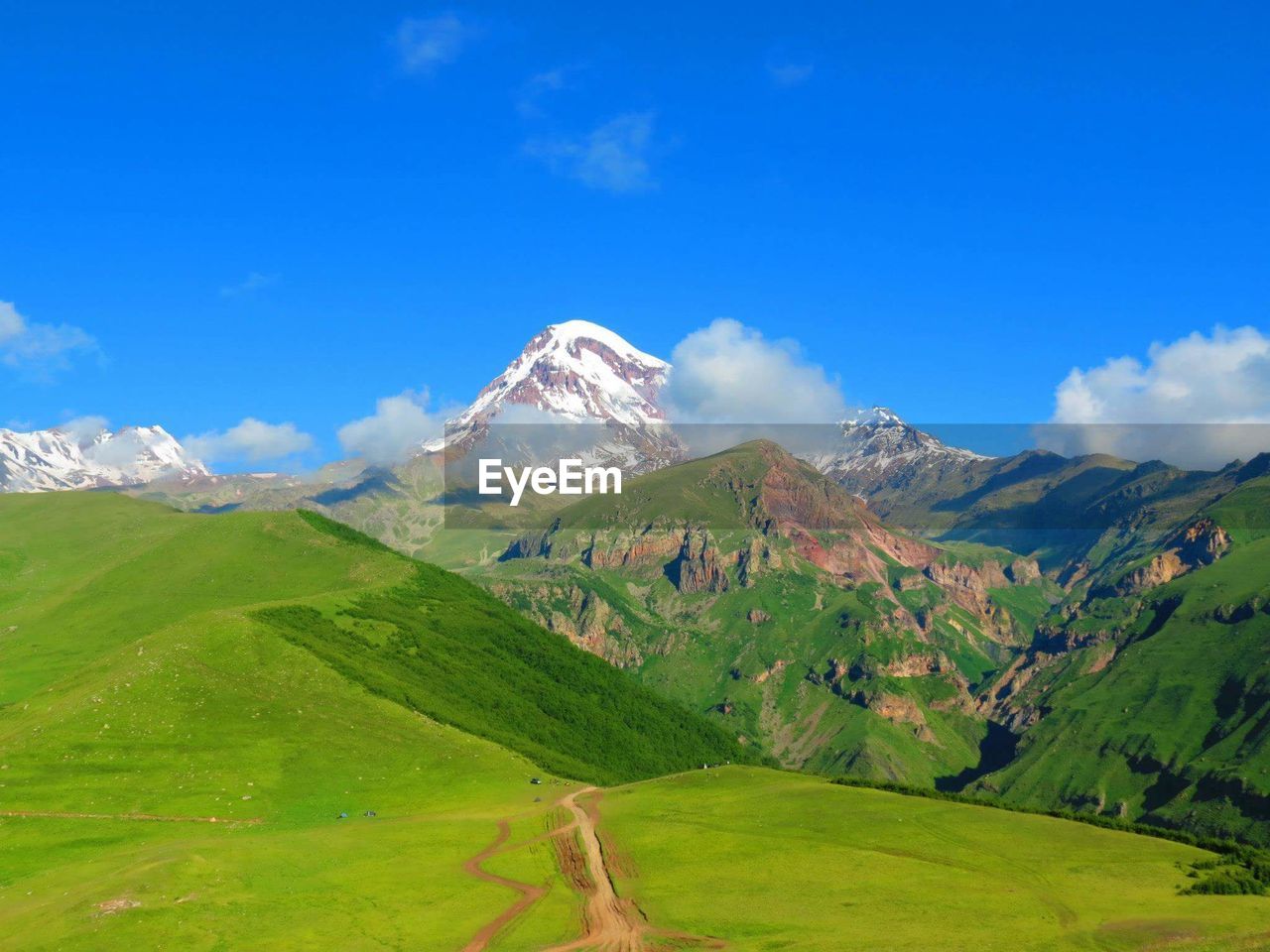 SCENIC VIEW OF MOUNTAIN RANGE AGAINST CLOUDY SKY