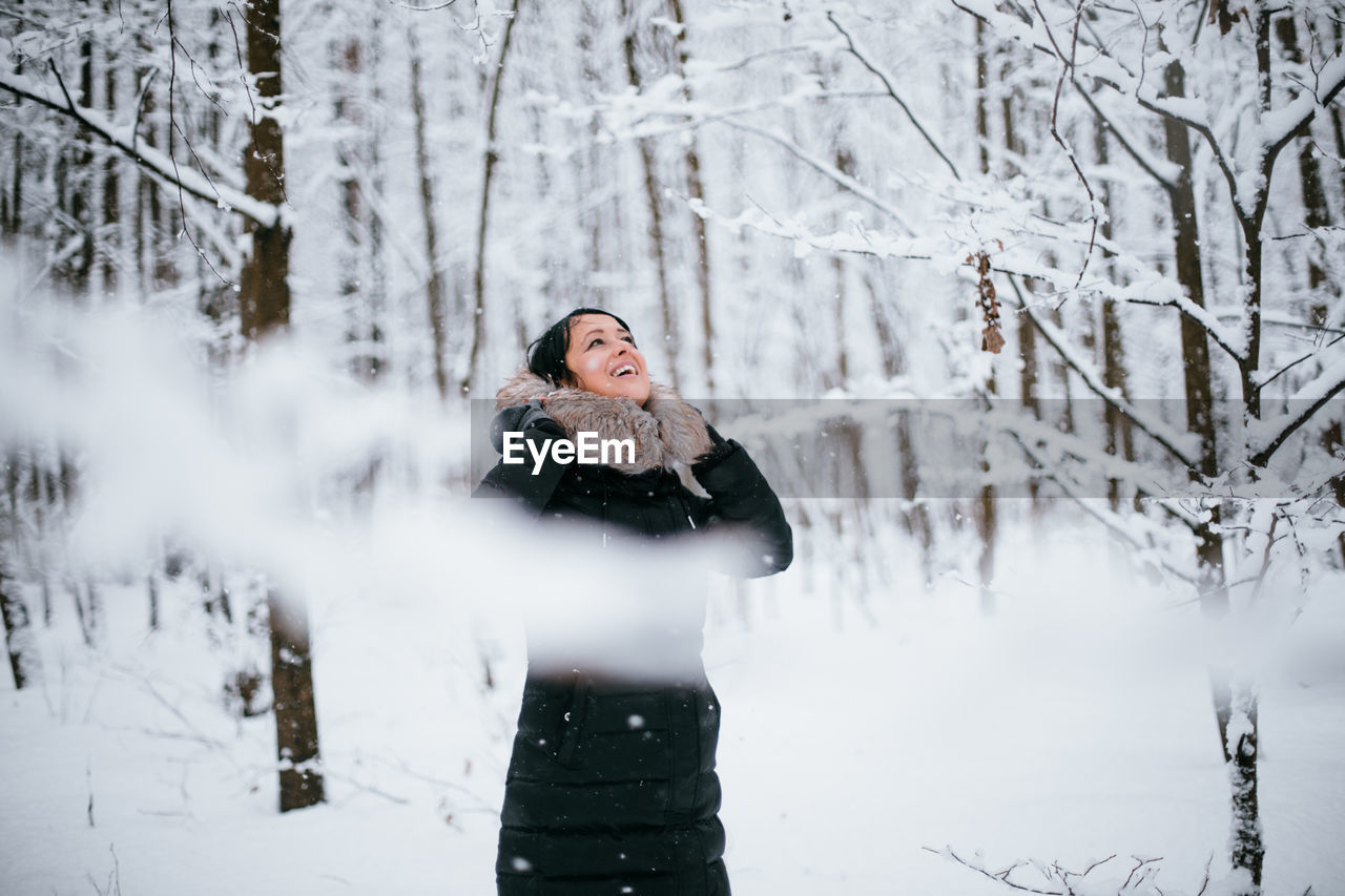 FULL LENGTH OF WOMAN STANDING IN SNOW