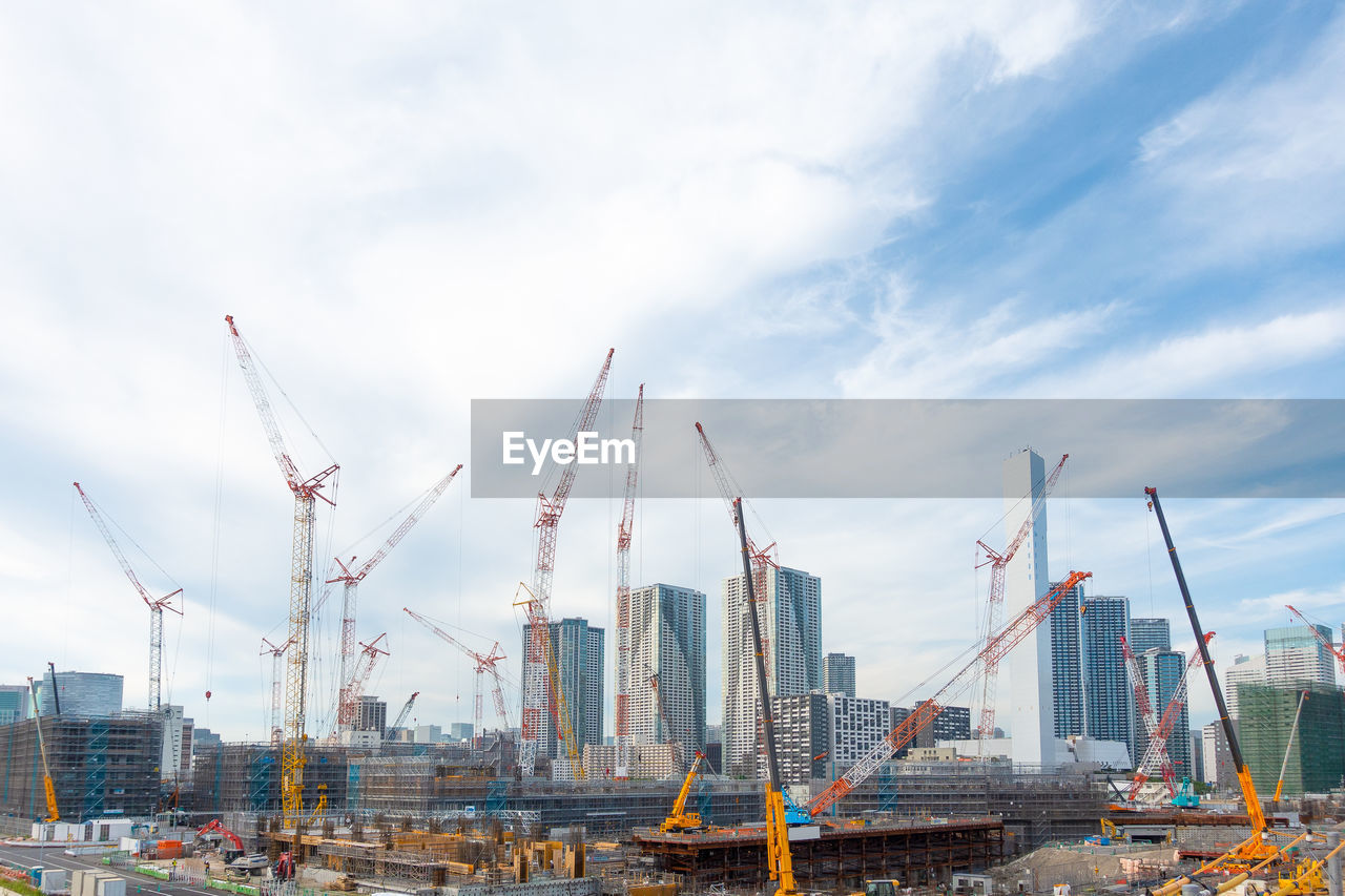 CRANES AT COMMERCIAL DOCK