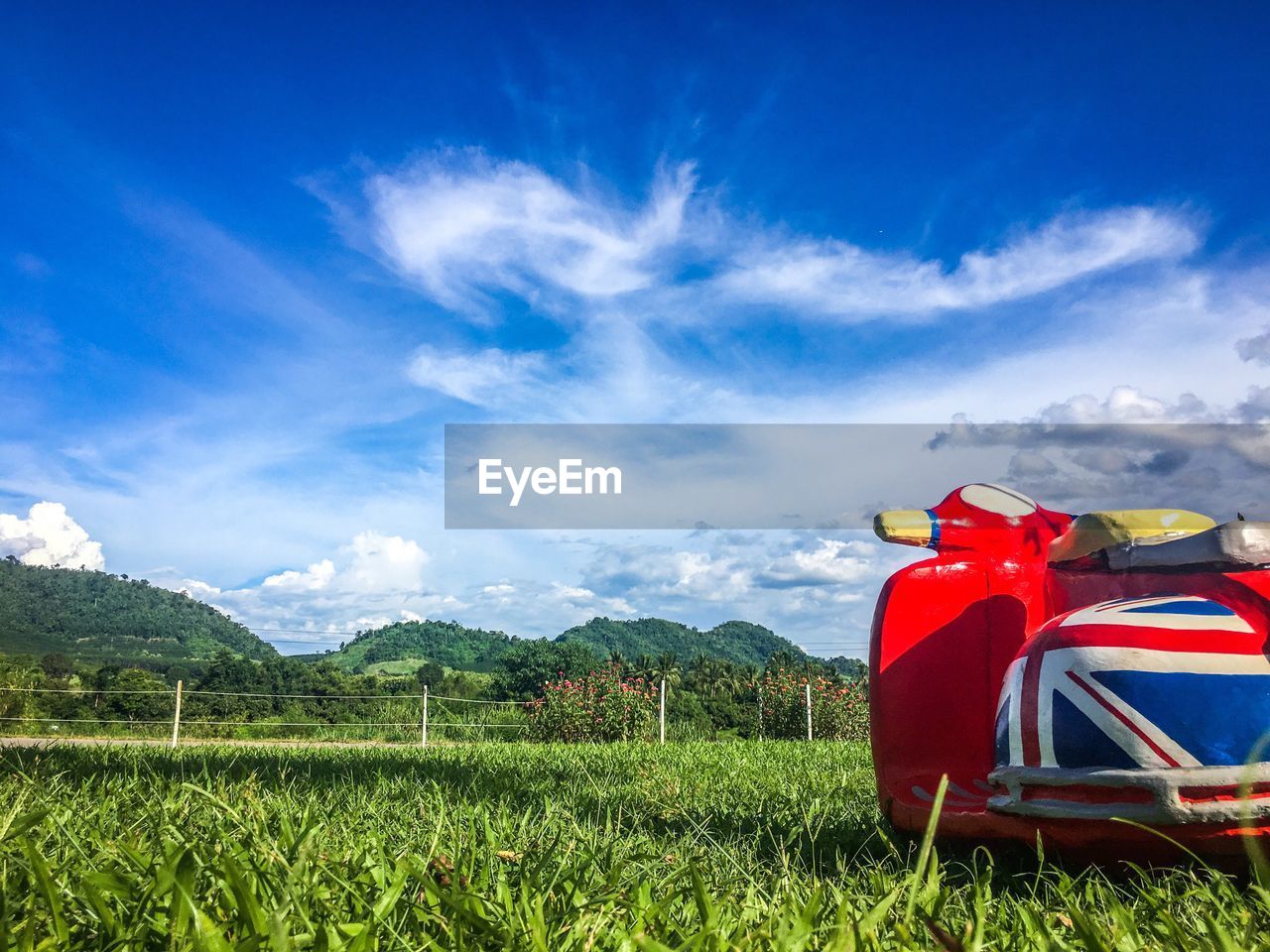 SCENIC VIEW OF FARM AGAINST SKY