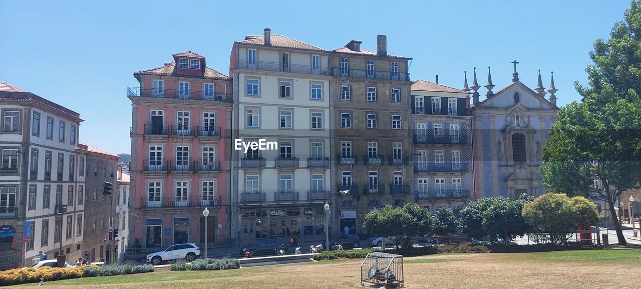 VIEW OF BUILDINGS AGAINST SKY