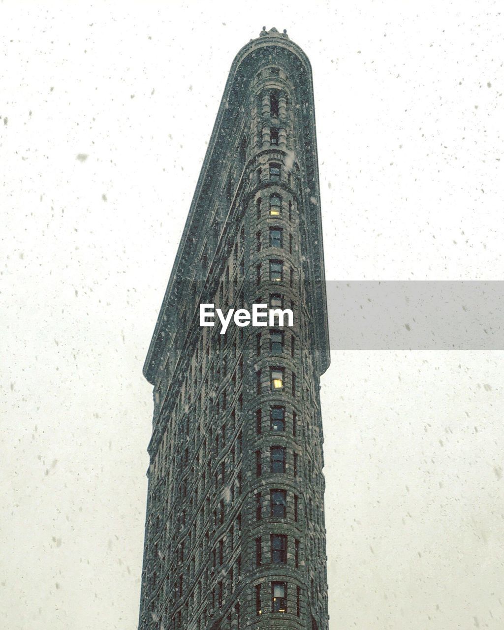 LOW ANGLE VIEW OF BUILDINGS AGAINST CLEAR SKY