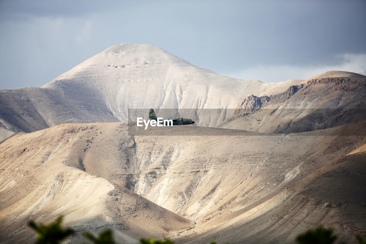 SCENIC VIEW OF SNOWCAPPED MOUNTAIN