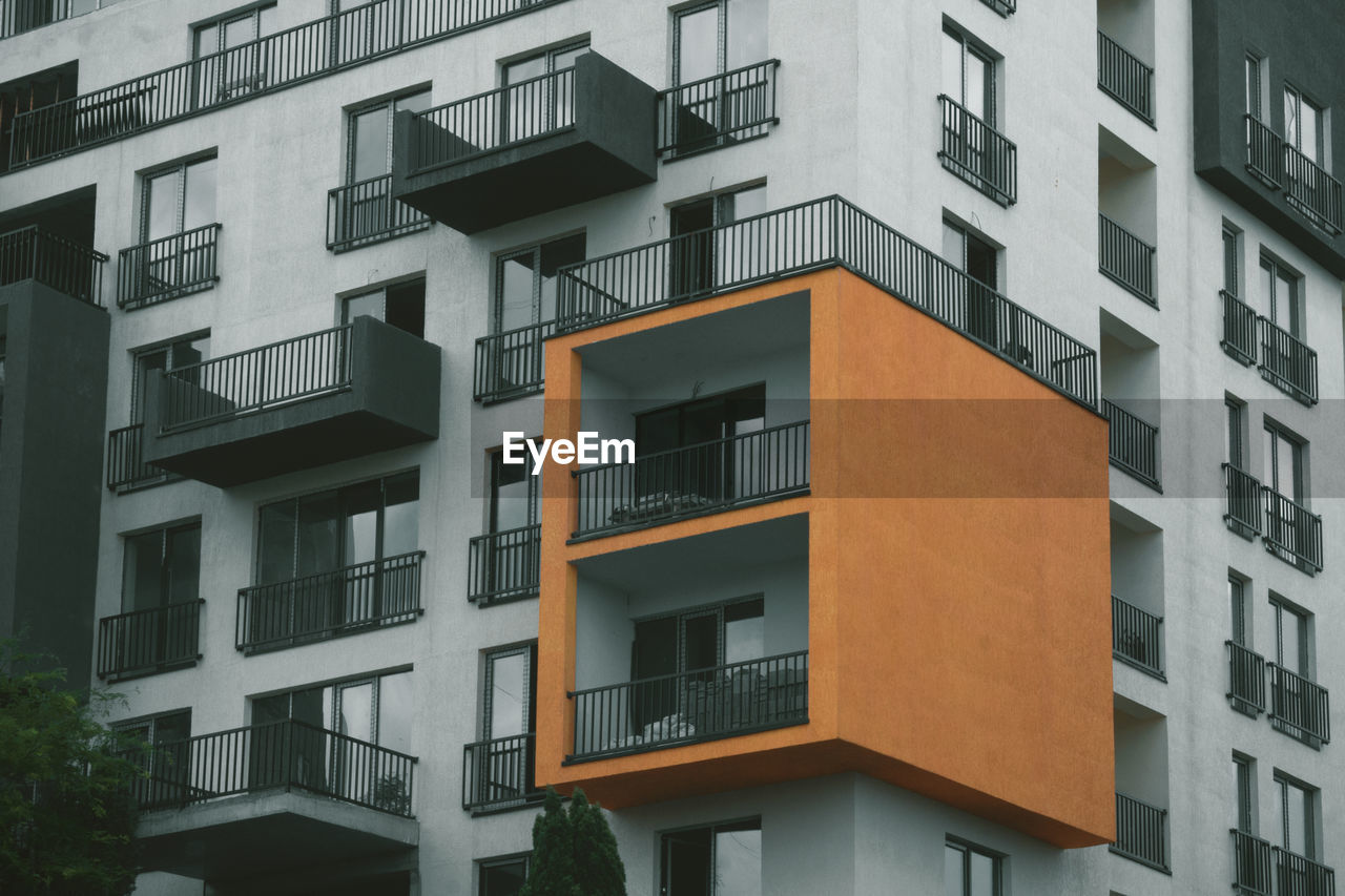 FULL FRAME SHOT OF RESIDENTIAL BUILDINGS