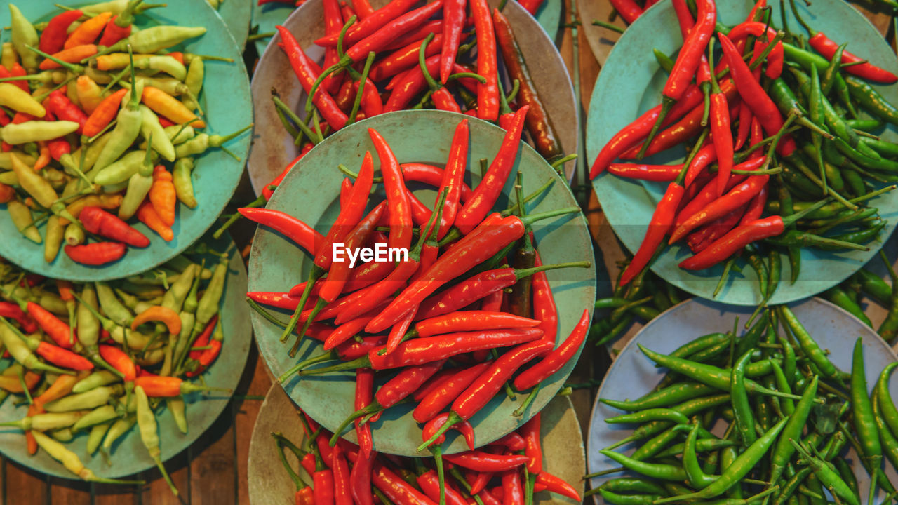 HIGH ANGLE VIEW OF CHILI PEPPERS FOR SALE AT MARKET