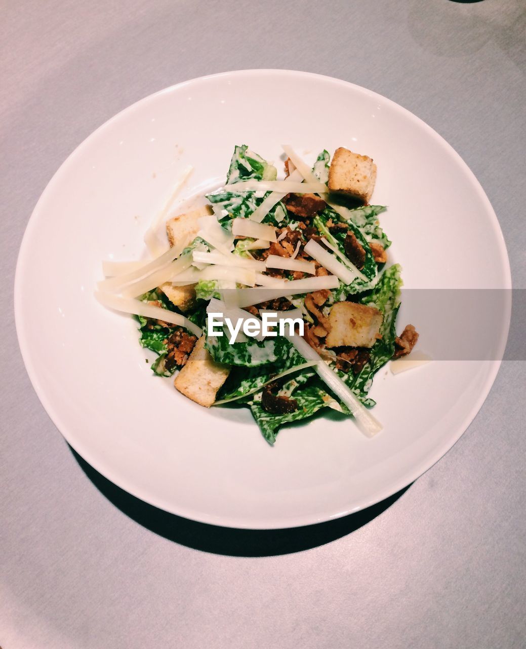 HIGH ANGLE VIEW OF FOOD ON PLATE