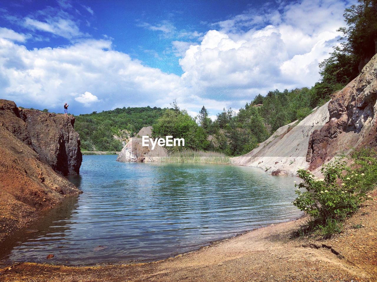 SCENIC VIEW OF ROCKS ON LAND AGAINST SKY