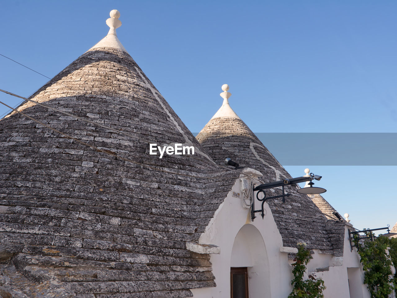 LOW ANGLE VIEW OF CATHEDRAL AGAINST SKY