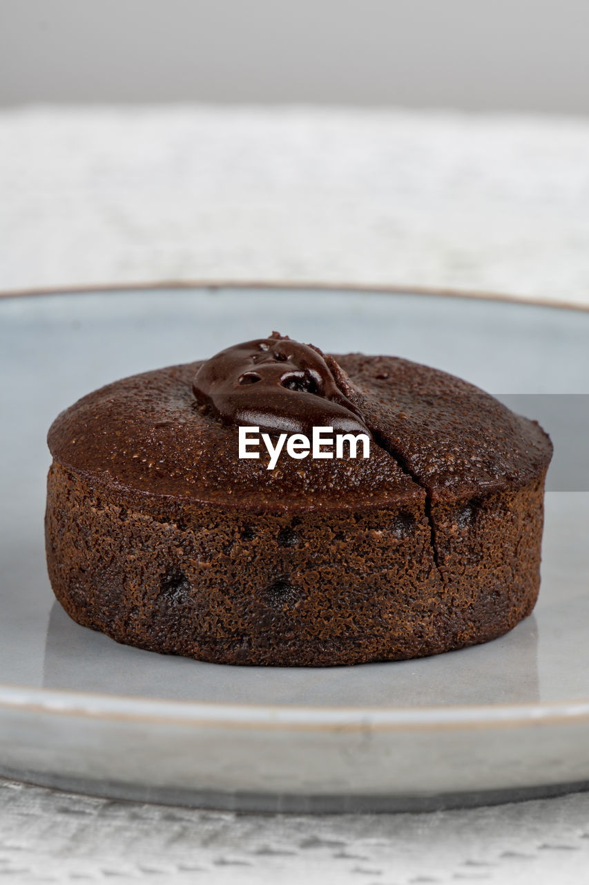 chocolate cake, food and drink, food, chocolate, sweet food, dessert, sweet, flourless chocolate cake, cake, chocolate brownie, baked, temptation, sachertorte, freshness, brown, no people, indoors, still life, plate, unhealthy eating, close-up, icing, table