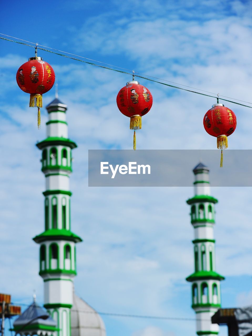 LOW ANGLE VIEW OF RED LANTERNS HANGING AGAINST BUILDING