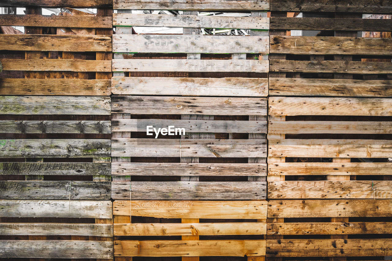Pallets texture grunge copy space wooden background warehouse wallpaper .