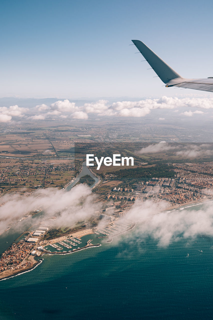 AERIAL VIEW OF AIRPLANE FLYING IN SKY