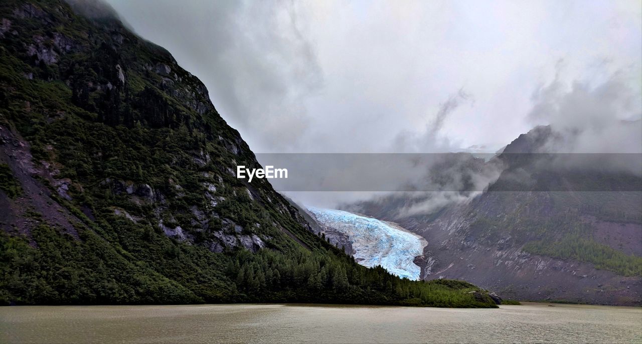 PANORAMIC VIEW OF LAKE AGAINST SKY