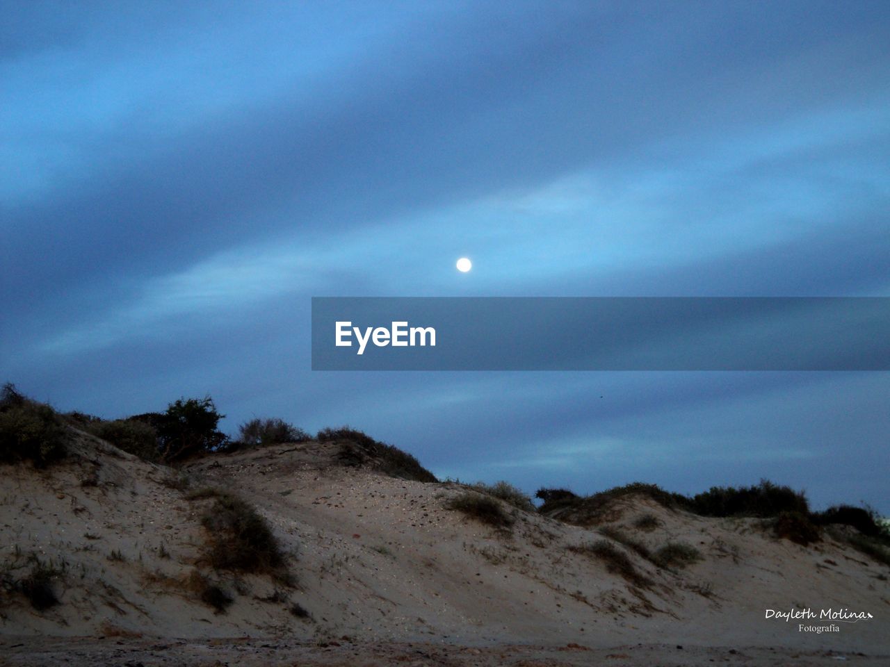 SCENIC VIEW OF SAND DUNE IN DESERT AGAINST SKY AT NIGHT