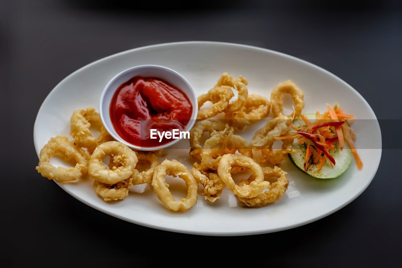 HIGH ANGLE VIEW OF BREAKFAST SERVED ON TABLE