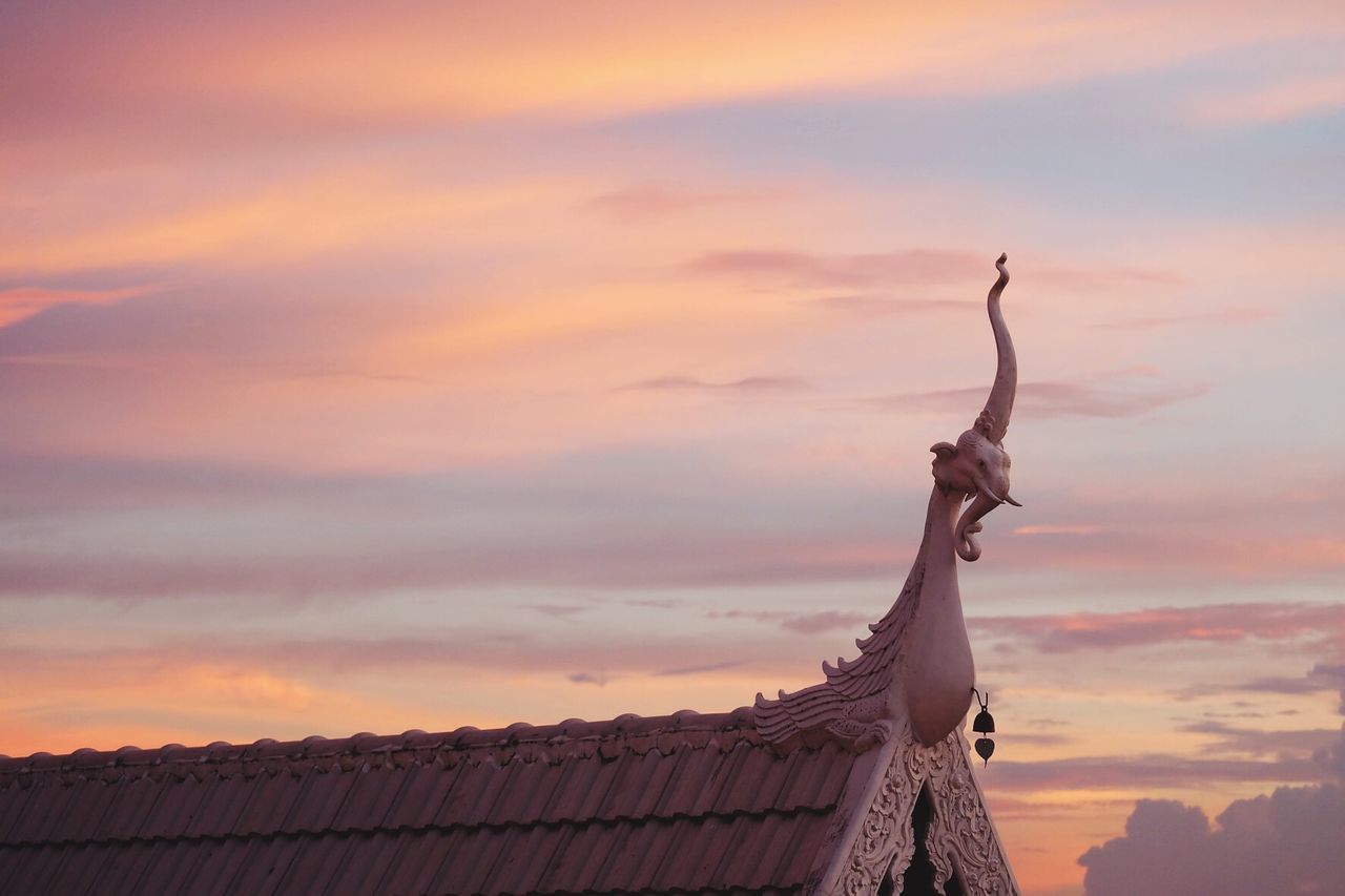 LOW ANGLE VIEW OF STATUE BY BUILDING AGAINST SKY