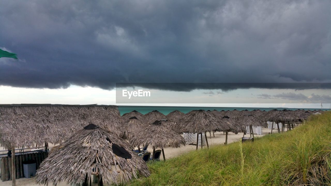 SCENIC VIEW OF DRAMATIC SKY OVER SEA