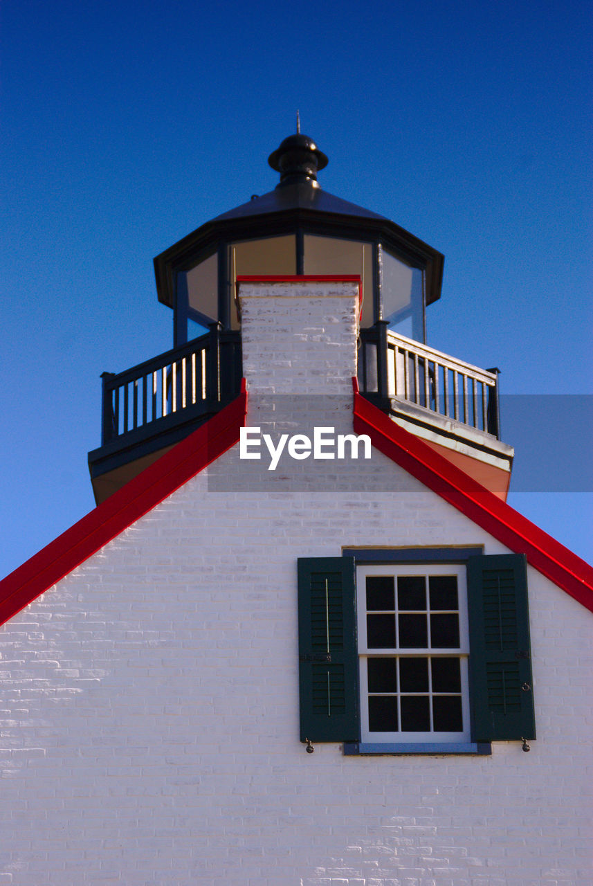 LOW ANGLE VIEW OF BUILDING AGAINST BLUE SKY