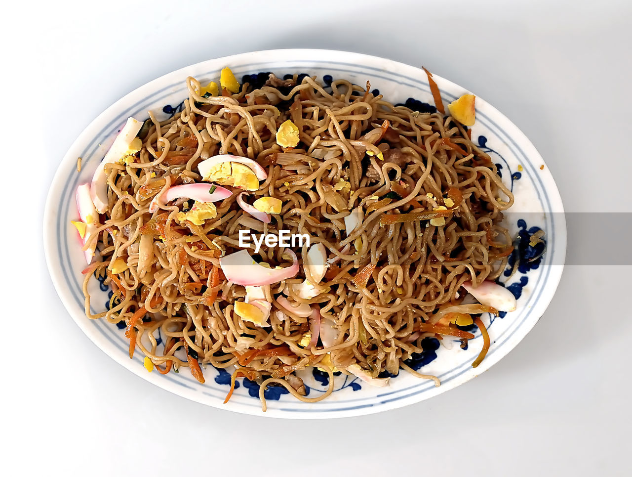 HIGH ANGLE VIEW OF NOODLES IN BOWL