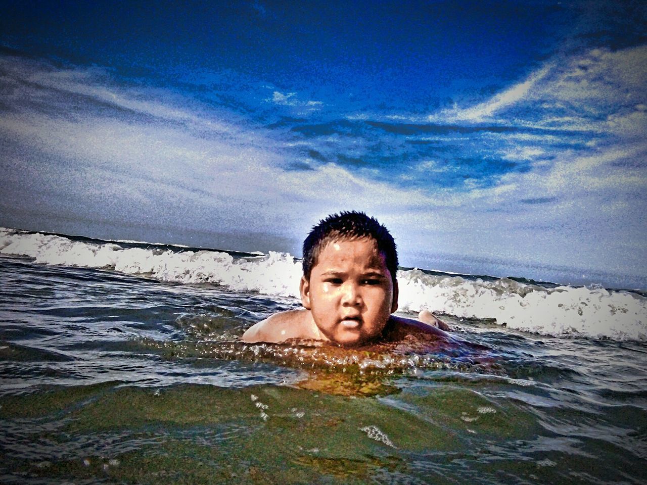 PORTRAIT OF MAN SMILING IN SEA