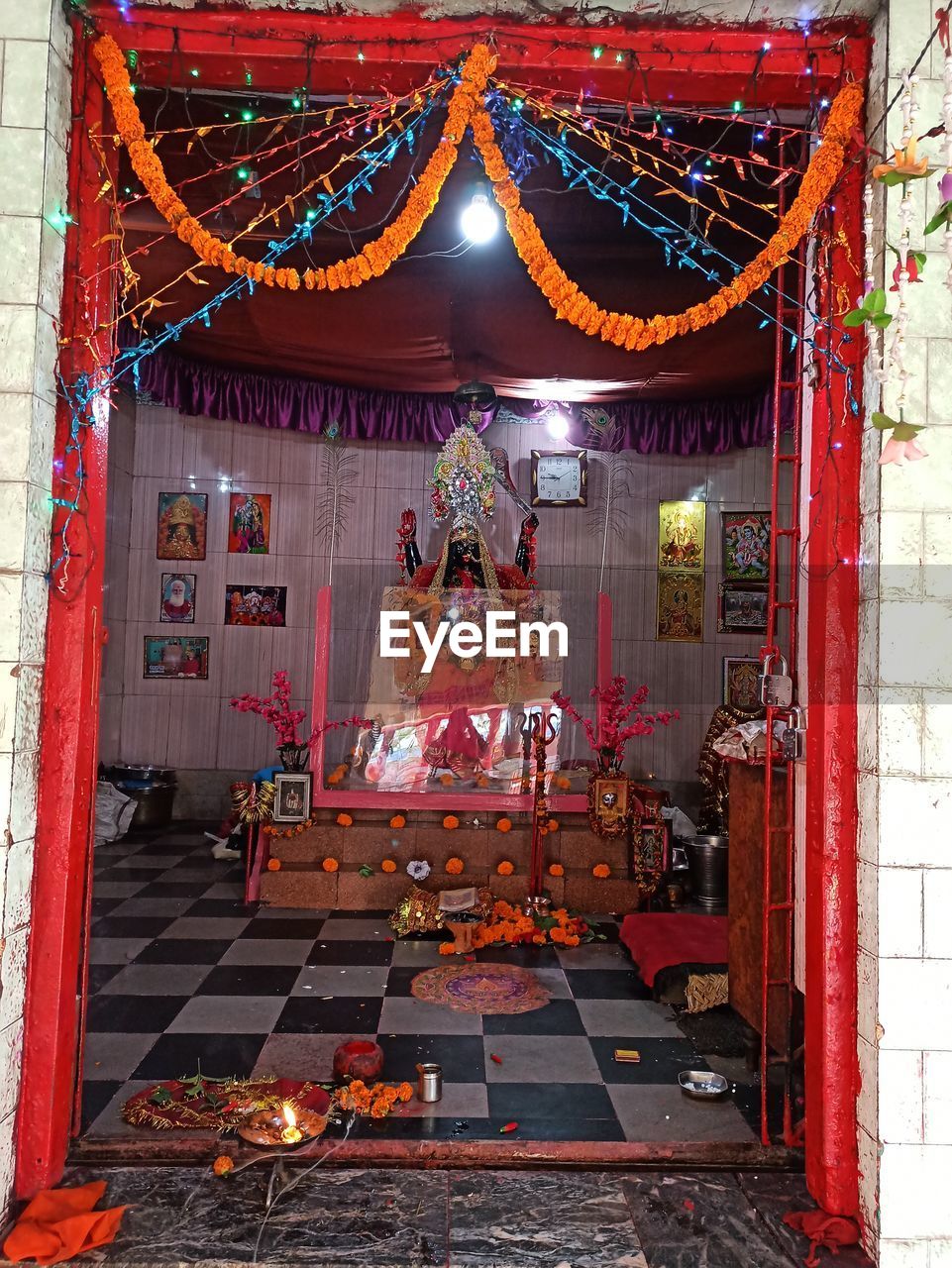 ILLUMINATED LANTERNS OUTSIDE BUILDING