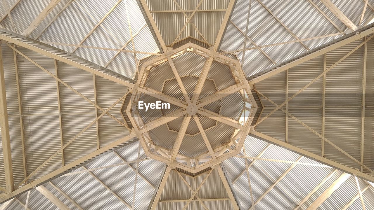 pattern, architecture, ceiling, dome, built structure, daylighting, backgrounds, no people, full frame, geometric shape, shape, indoors, low angle view, architectural feature, directly below, abstract, circle, metal, roof