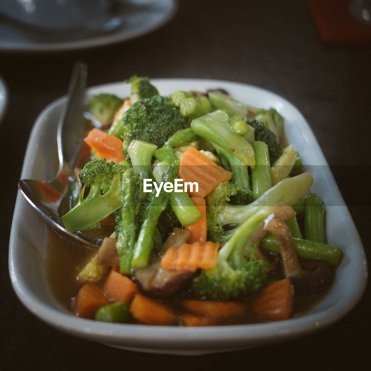 CLOSE-UP OF FOOD IN BOWL