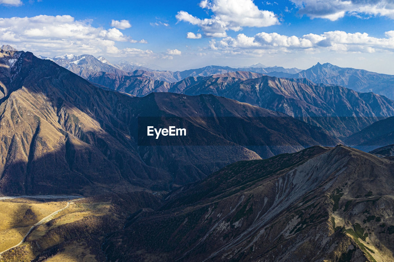 PANORAMIC VIEW OF MOUNTAIN RANGE AGAINST SKY