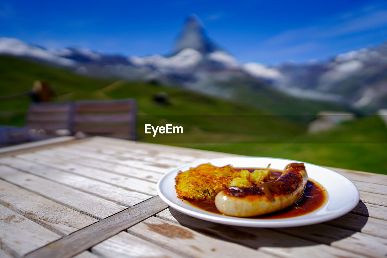 HIGH ANGLE VIEW OF BREAKFAST ON TABLE