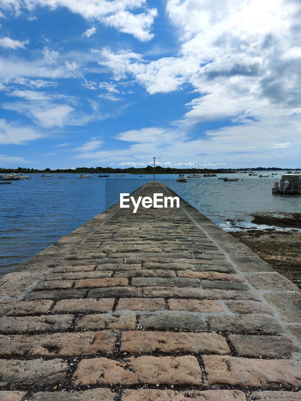 SURFACE LEVEL OF PIER AGAINST SEA