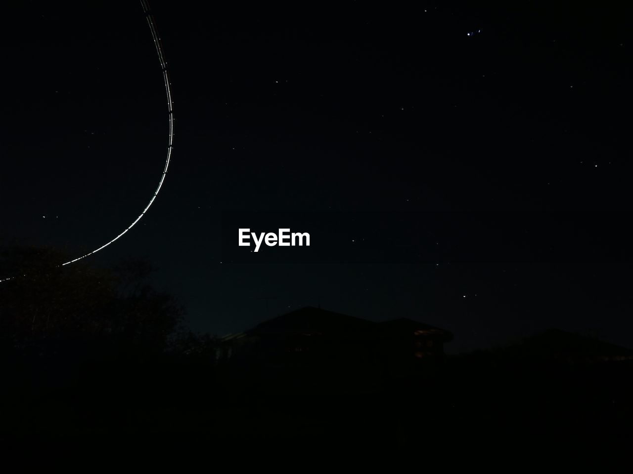 SCENIC VIEW OF MOON IN SKY AT NIGHT