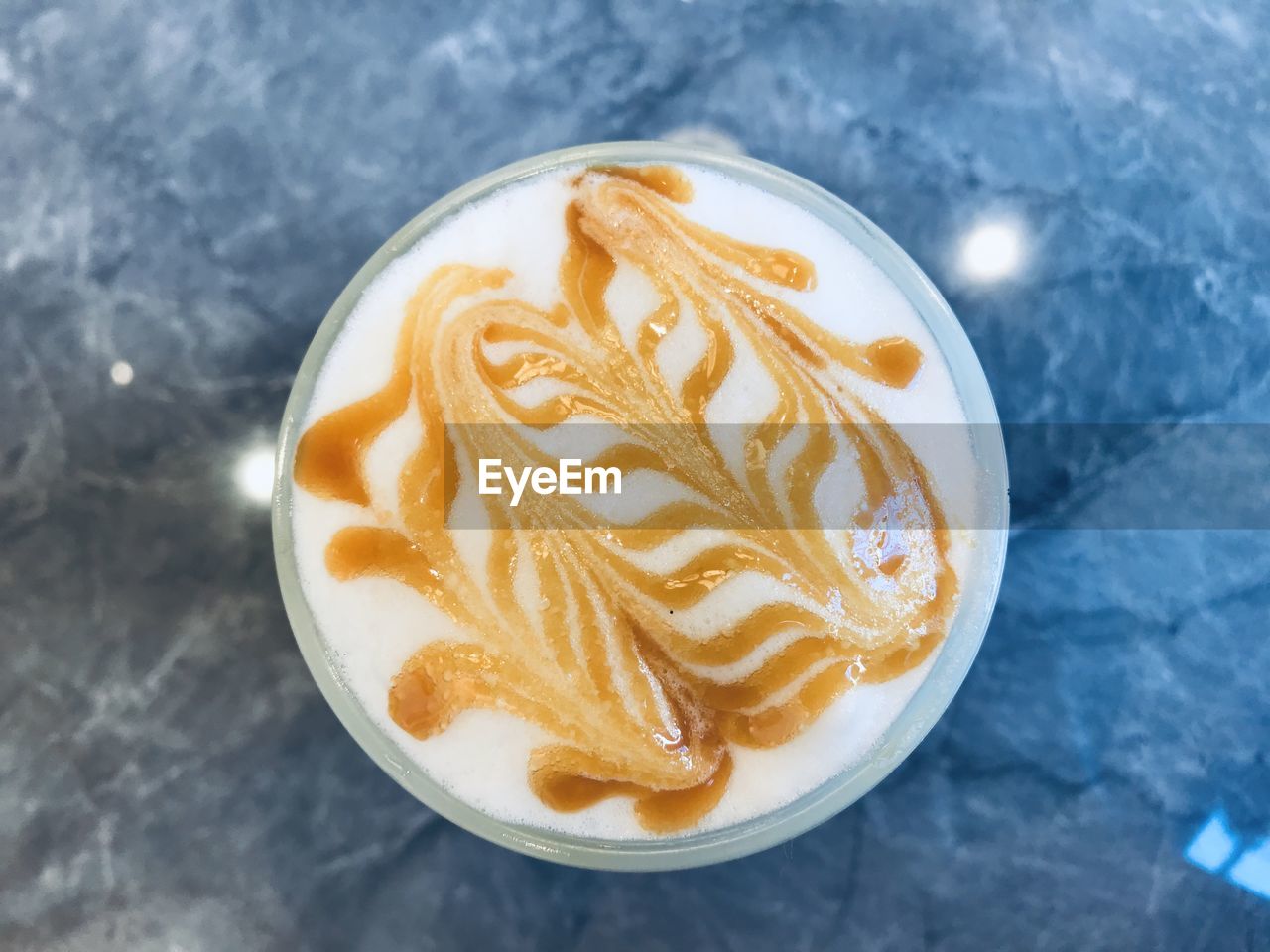 HIGH ANGLE VIEW OF COFFEE WITH CAPPUCCINO SERVED ON TABLE