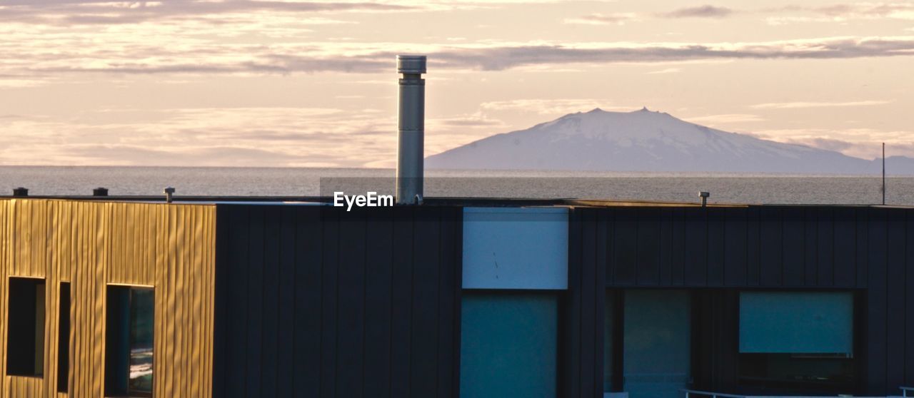 BUILT STRUCTURE BY SEA AGAINST SKY